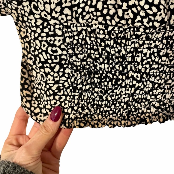 Urban Romantics Blouse Women’s Small Urban Outfitters Leopard Flutter Sleeve - Picture 3 of 5